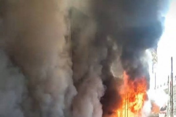 حريق يلتهم مطعم الشيخ جمال بالغربية