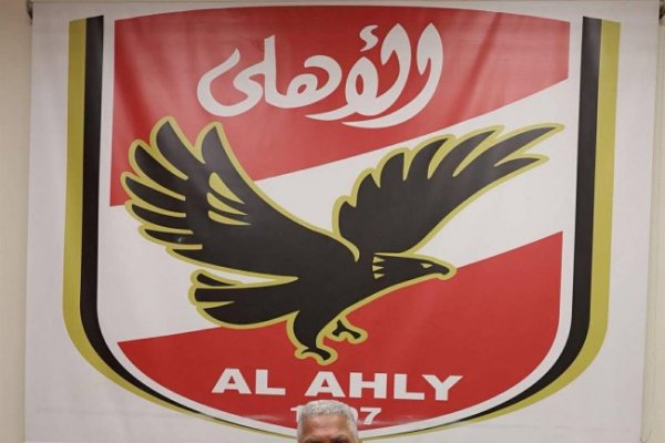 وائل جمعة يستلم مهام عمله الجديد في النادي الأهلي (صور)