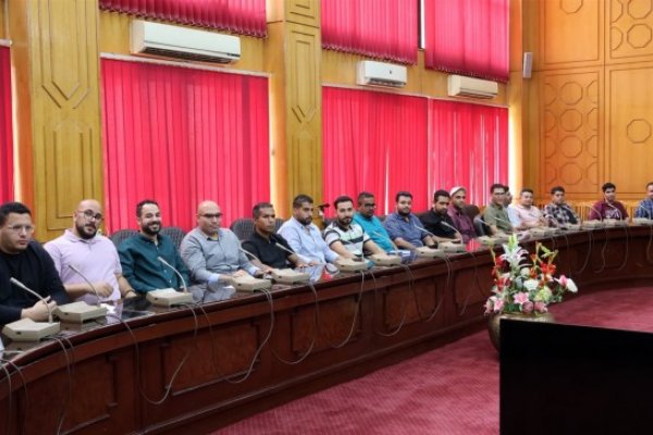 محافظ الإسماعيلية يلتقي المهندسين الجدد لدعم الإدارات الهندسية بالمراكز والمدن والأحياء