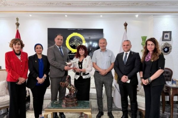 وفد من طيران الخليج يبحث آفاق التعاون المشترك مع اتحاد المستثمرات العرب 